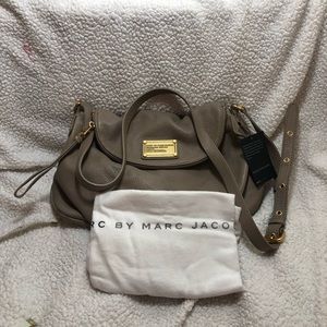 💯 100% authentic Marc Jacob leather cross body bag .